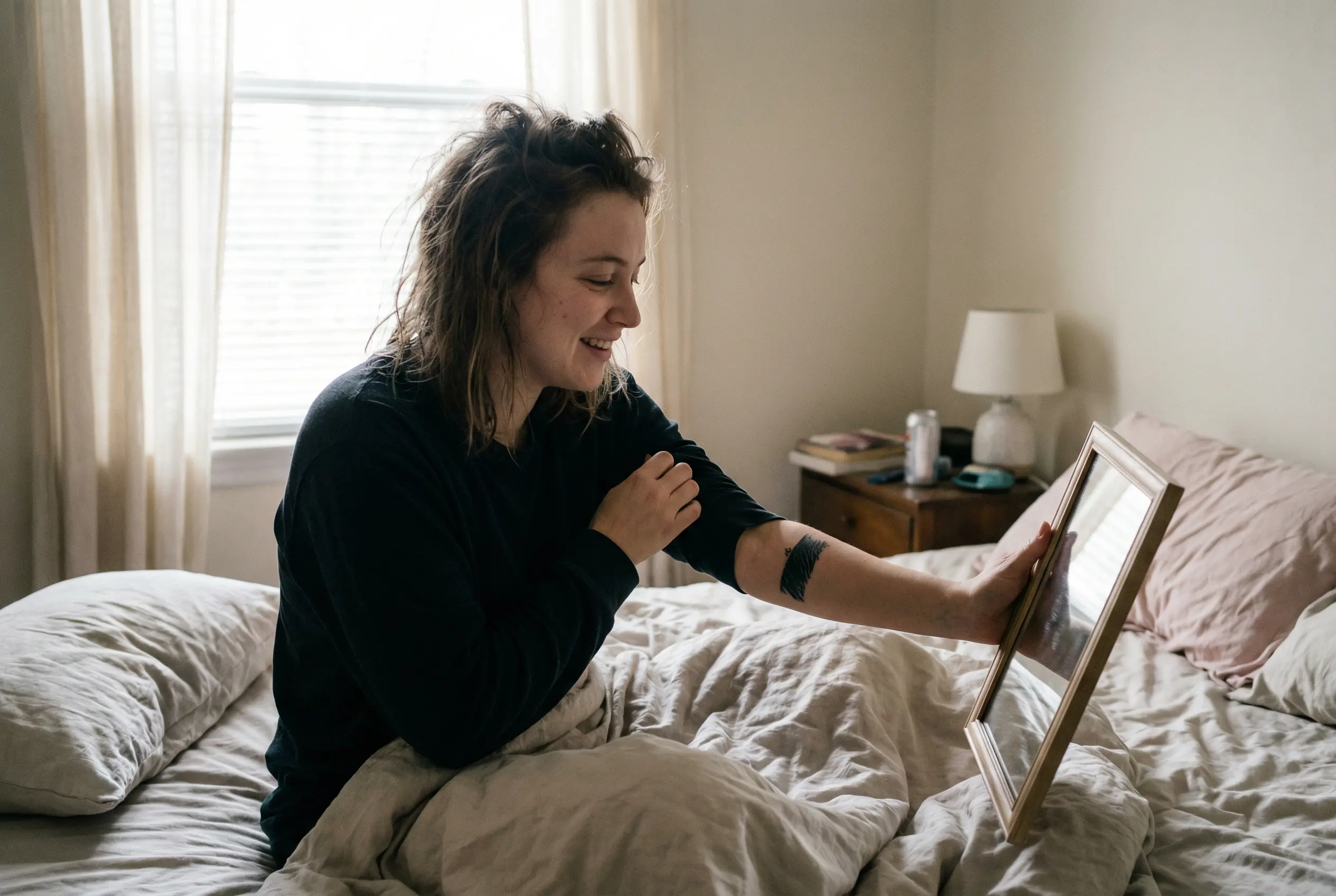 Checking-semi-permanent-tattoo-result-after-sleeping